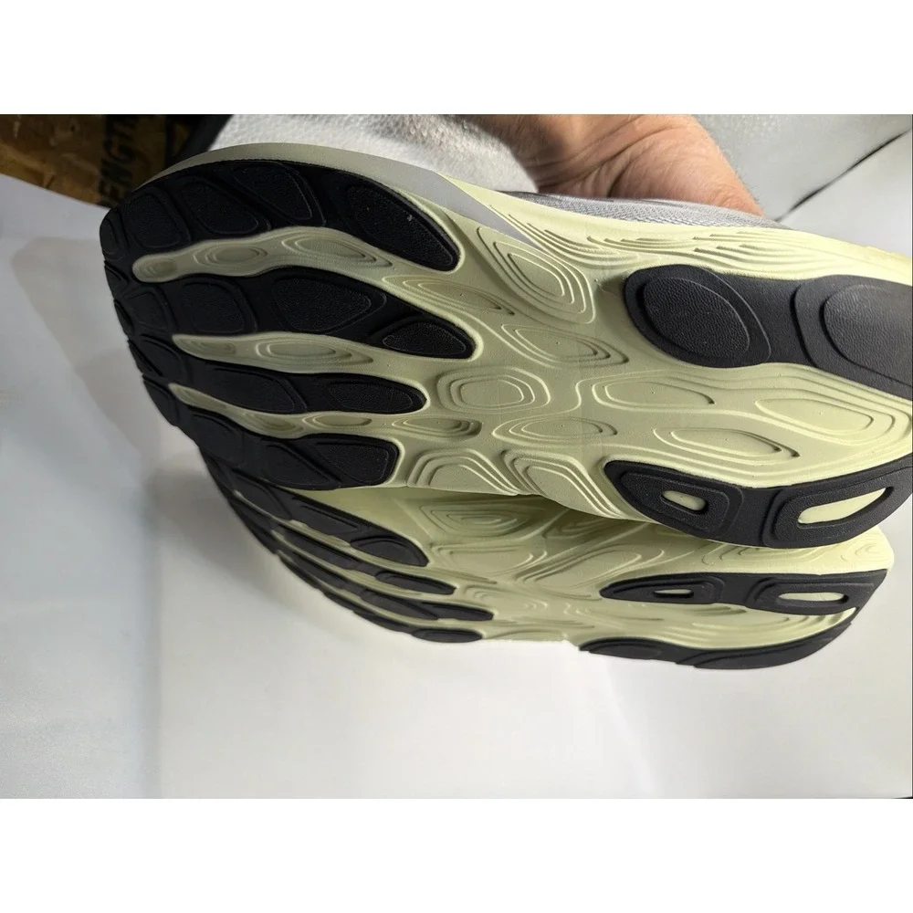 New Balance men's Fresh Foam Running Shoe. X880V15 Grey/Grey‎ Size 9 New